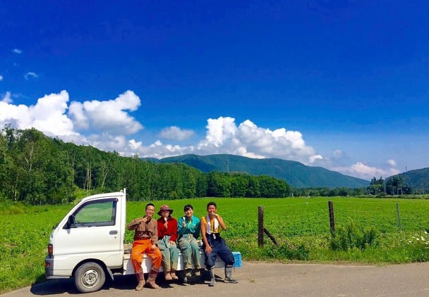 373cc9dbfd28c22521d2d1e485e9418e_main_farmstay.001.jpg