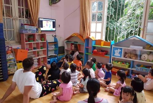Participant watching cartoon with kids.webp